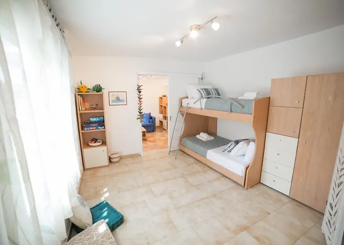 Agiazi Poros Summer House Галатас