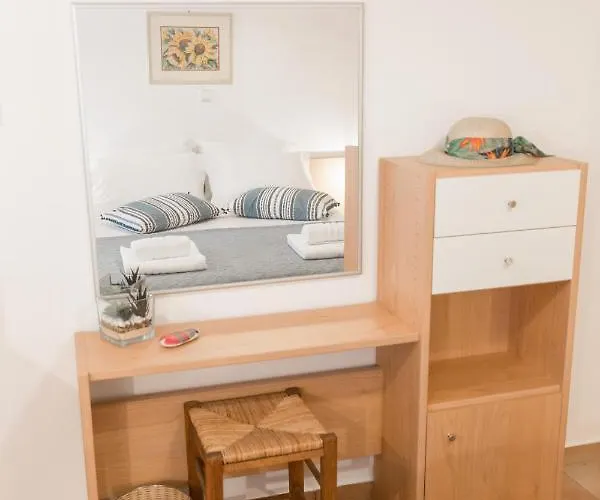 Agiazi Poros Summer House *