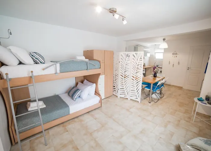 Agiazi Poros Summer House *